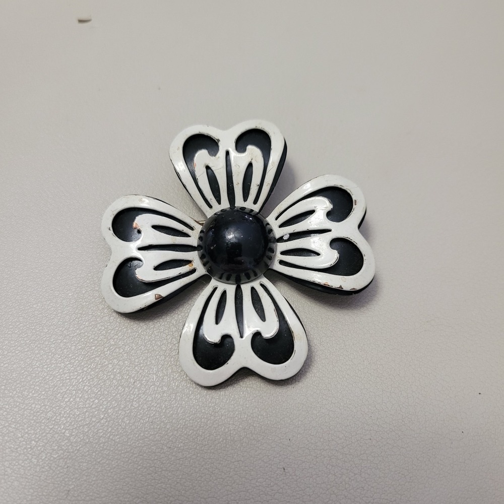 Vintage Enamel Metal Black & White‎ Large 2" MOD Flower 1960's Brooch Pin AS IS
